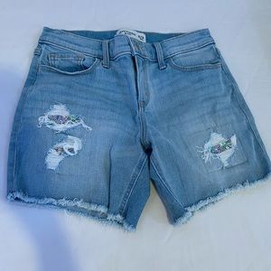 Light short jeans with sparkle rips